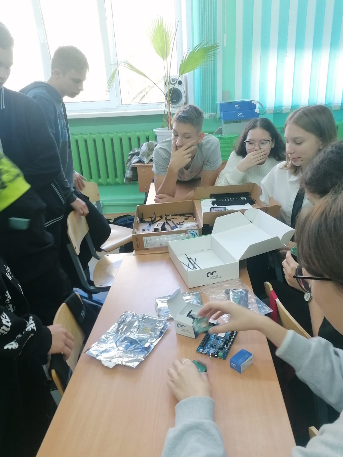 Собираем роботов.
